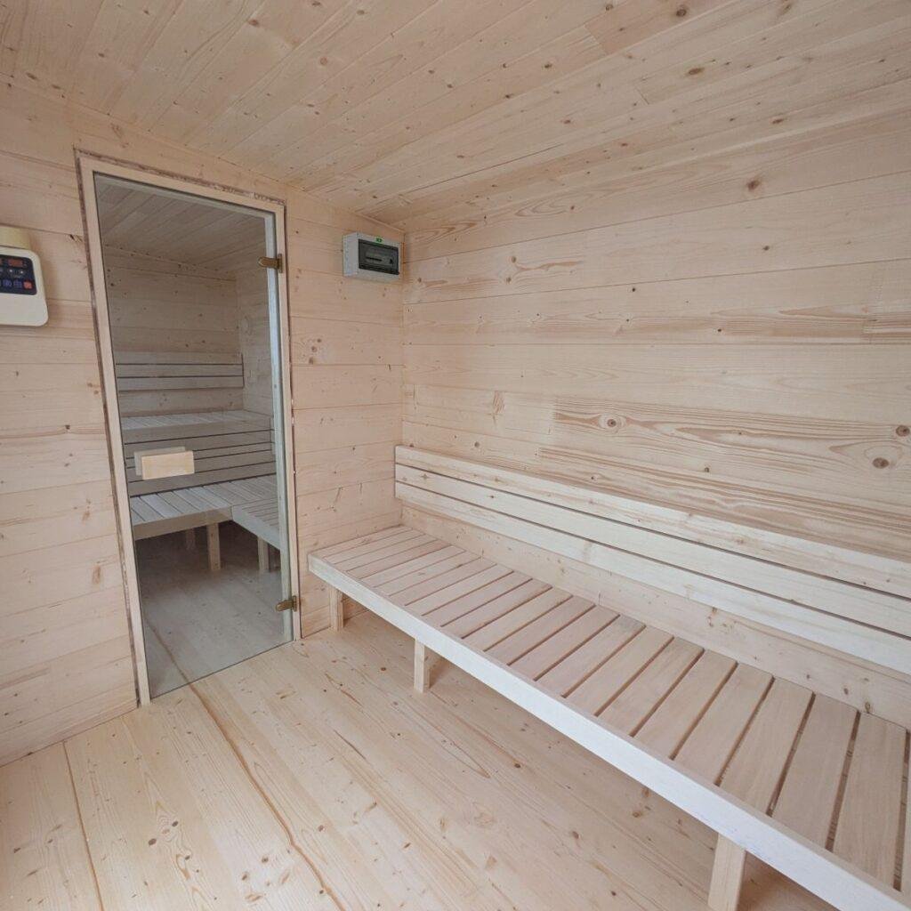 Tisnov_Venkovni_roubena_sauna_s_odpocivarnou_05