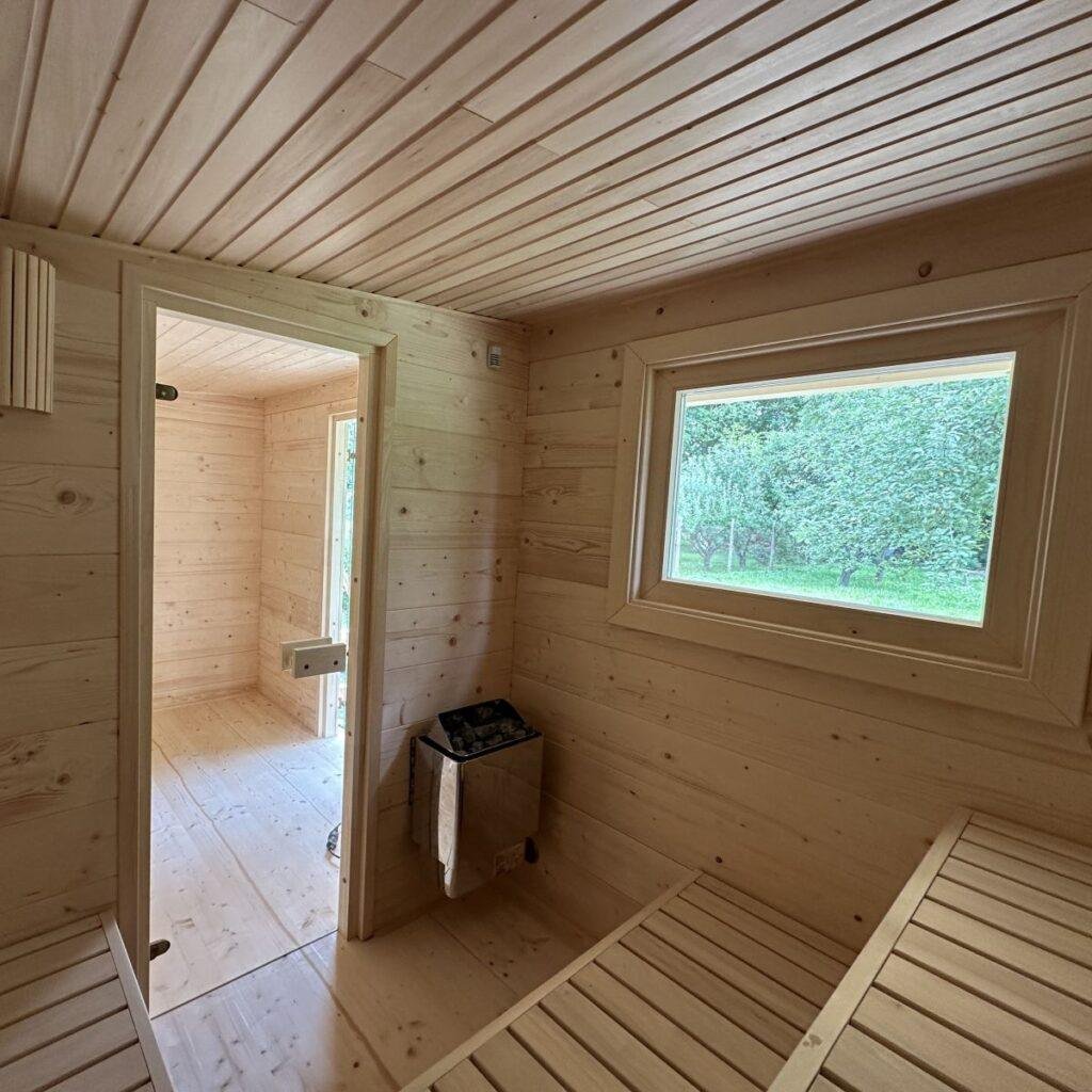 Tisnov_Venkovni_roubena_sauna_s_odpocivarnou_06