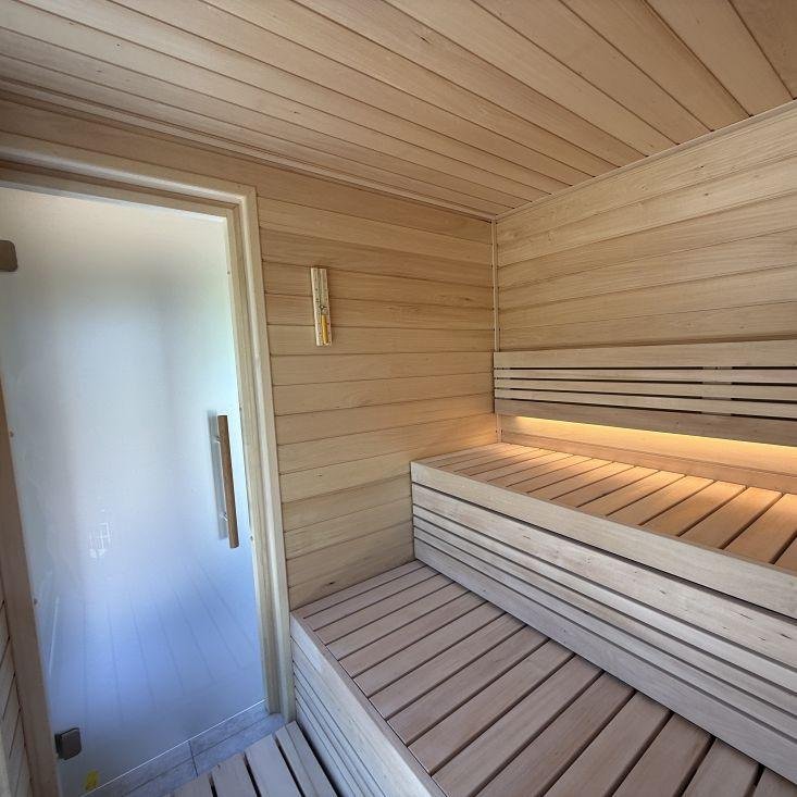 Samosoly - Klasická venkovní sauna s odpočívárnou a koupelnou