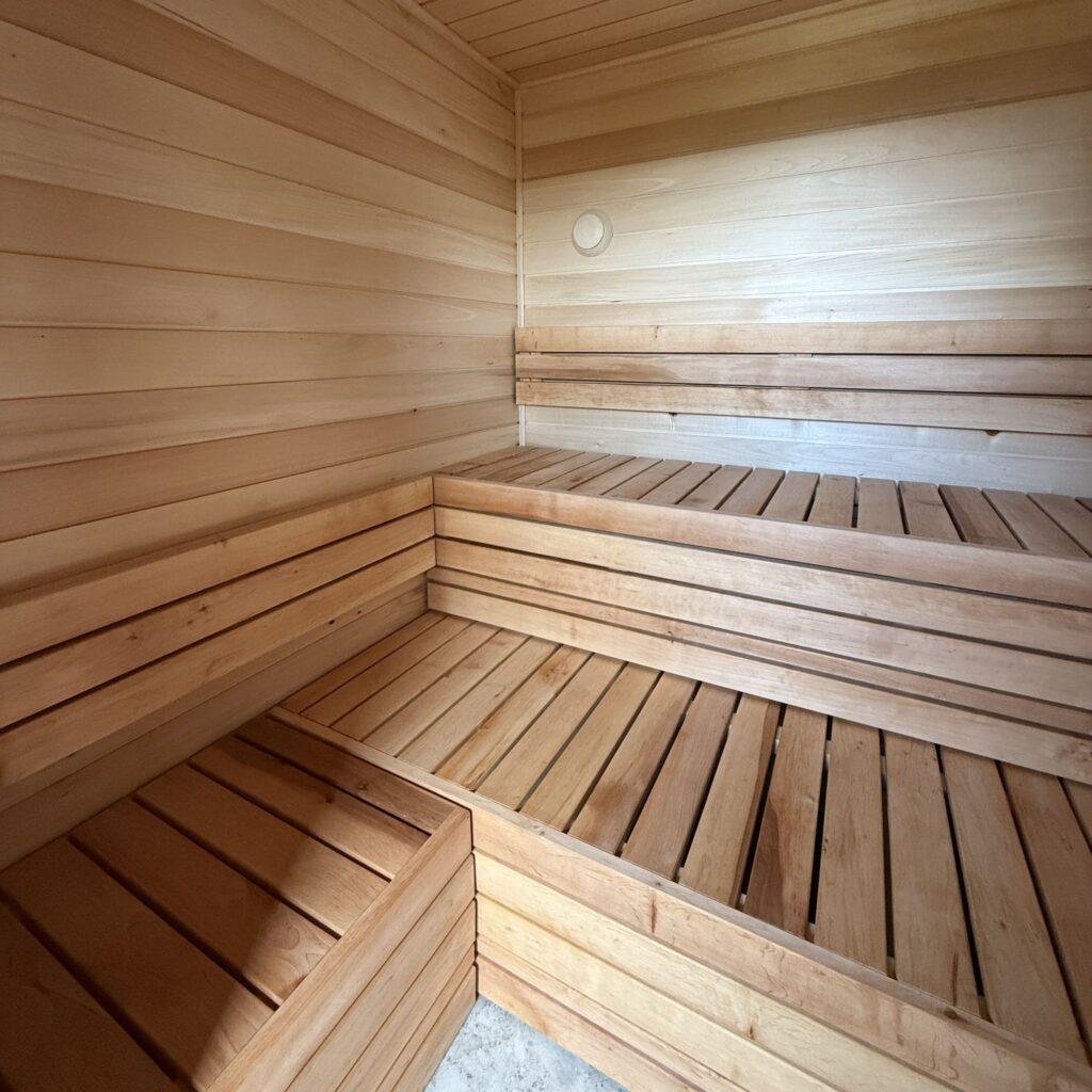 Klatovy - Venkovní sauna s odpočívárnou a terasou 04