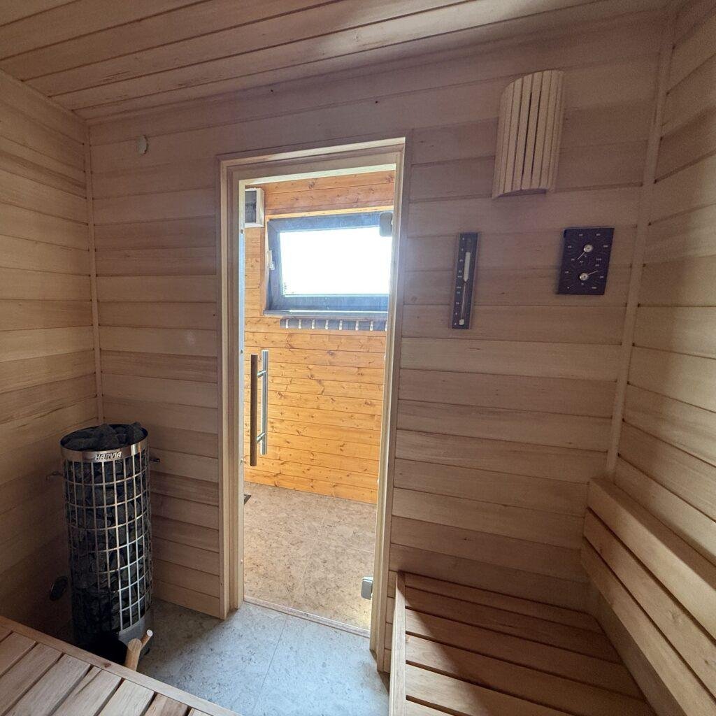 Klatovy - Venkovní sauna s odpočívárnou a terasou 03
